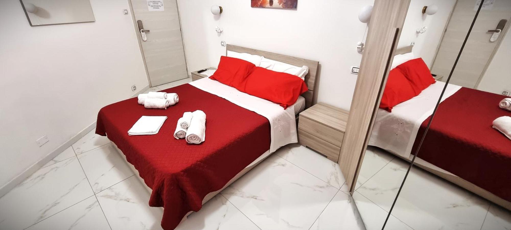 Colored Moon Verona Room photo